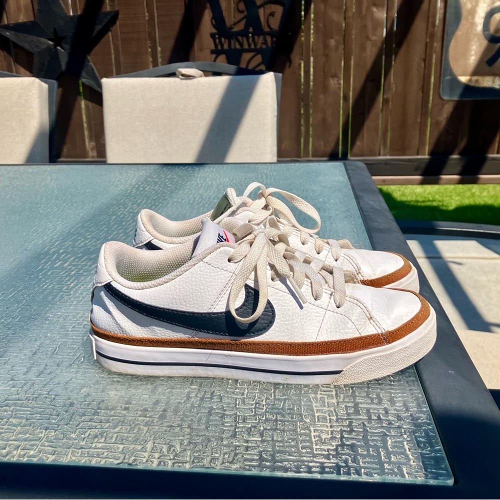 Women’s size 6 Nike blazer